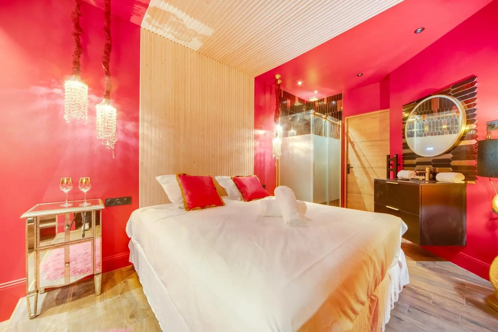Love & Room Spa Week-End Paris France