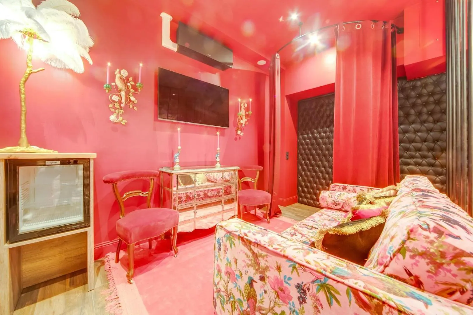 Love & Room Spa Week-End Parigi 0*,  Francia