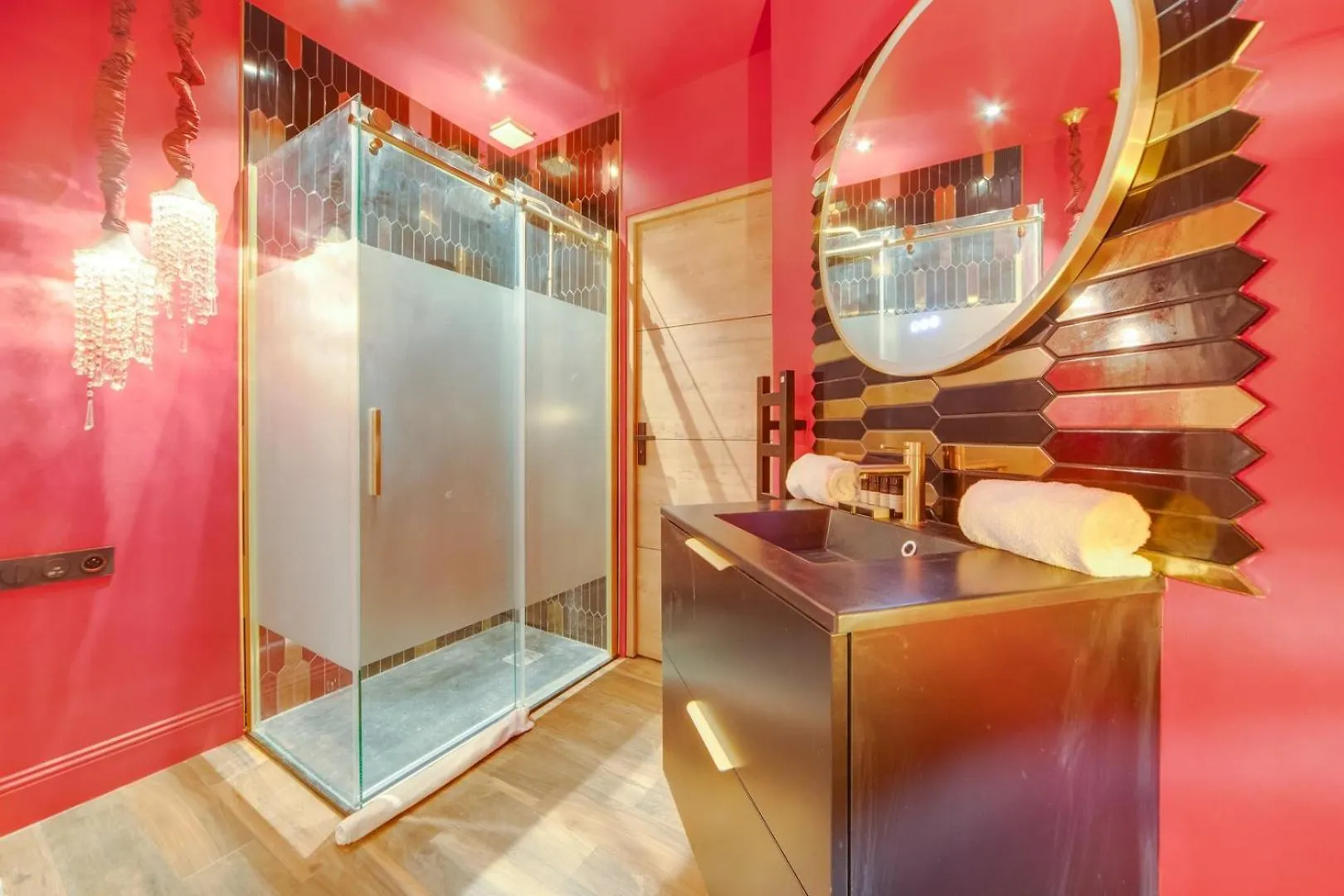 Apartment Love & Room Spa Week-End Paris